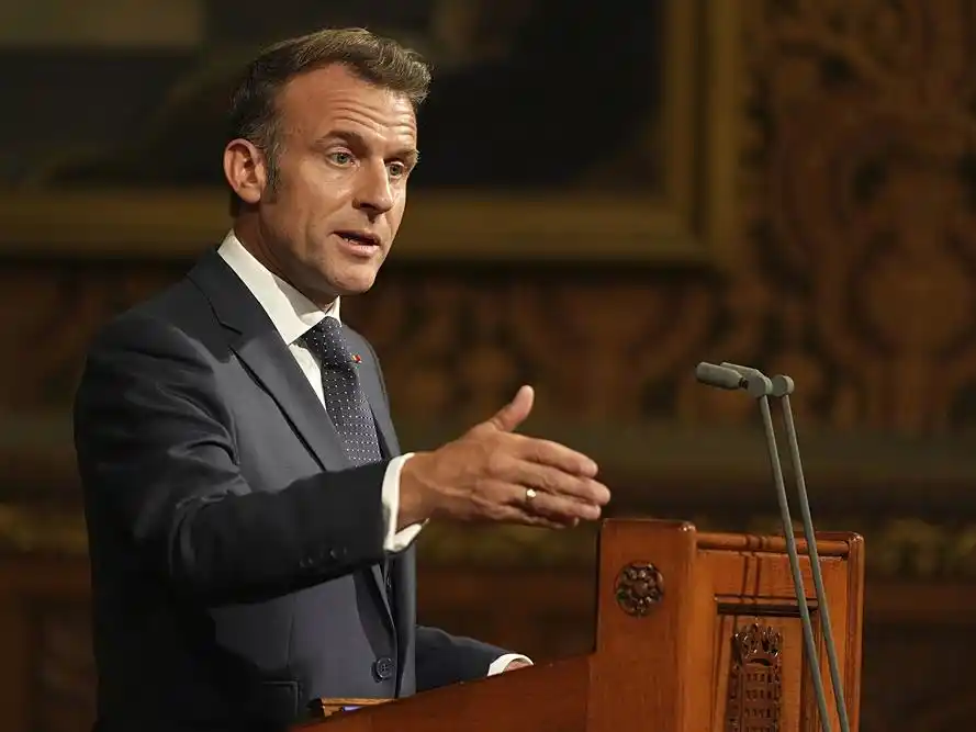 深夜特讯！法记者在乌遭袭身亡，马克龙发声，罕见措辞意外印证俄罗斯指控，引爆国际舆论