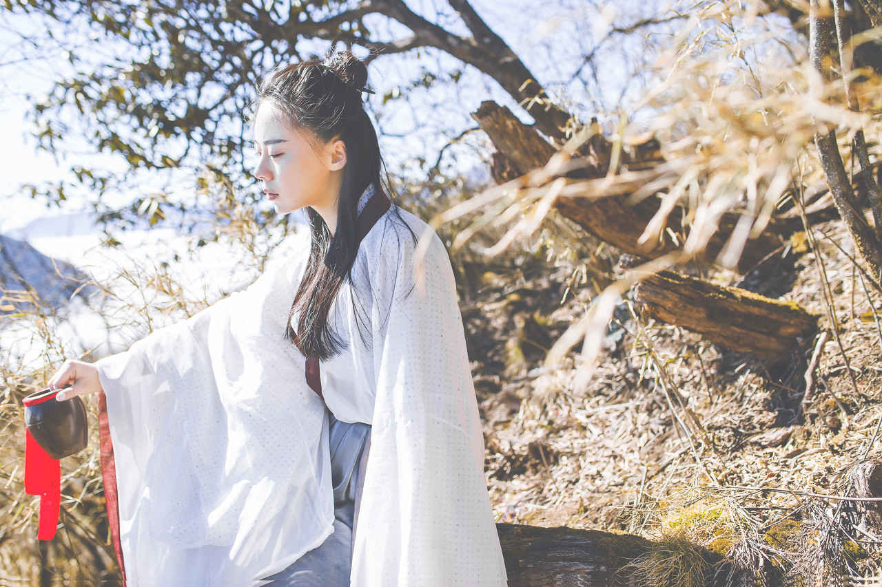 小说：他是公认的没有武魂的废物，没想到被伤后意外觉醒后天武魂