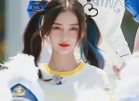 Angelababy跑男上绑爱心双马尾，甜美得像高中生，网友：是32岁吗