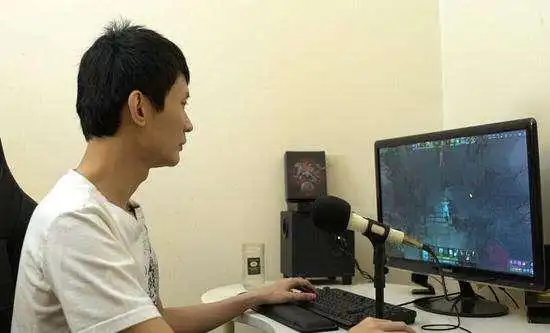 为什么OB的宝哥如此受欢迎,直播放电影比玩DOTA2人气还高?