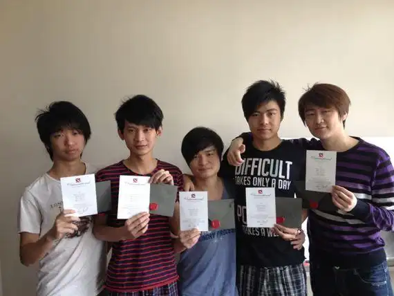 为什么OB的宝哥如此受欢迎,直播放电影比玩DOTA2人气还高?