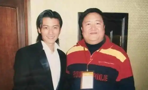 春晚最牛“钉子户”，笑坐春晚观众席19年，网友：怎么年年都有他