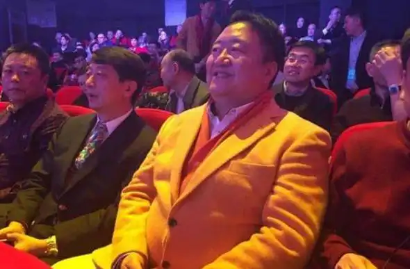 春晚最牛“钉子户”，笑坐春晚观众席19年，网友：怎么年年都有他