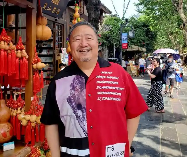 春晚最牛“钉子户”，笑坐春晚观众席19年，网友：怎么年年都有他