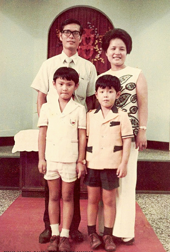 “情痴”张信哲：55岁仍未婚，他的破碎爱情就像一首带泪的情歌