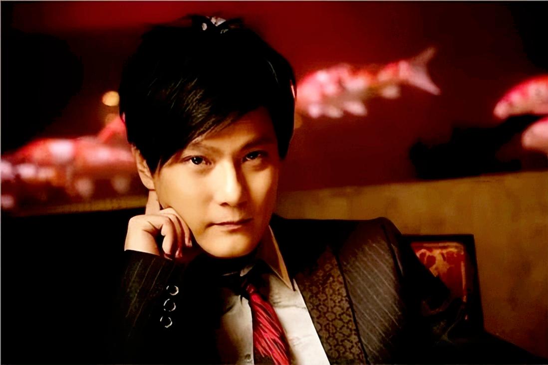 “情痴”张信哲：55岁仍未婚，他的破碎爱情就像一首带泪的情歌