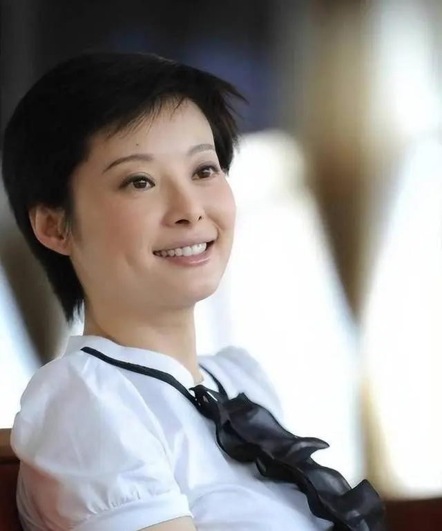 袁立与他同居12年,将美好的年华给了他,他却选择和张怡宁结婚