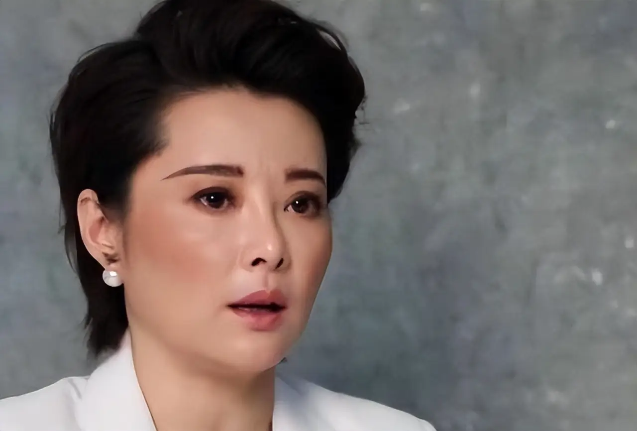 袁立与他同居12年,将美好的年华给了他,他却选择和张怡宁结婚