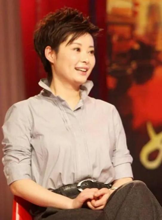 一见钟情!香港富豪追求袁立,送800万房被拒,12年的坚持爱情