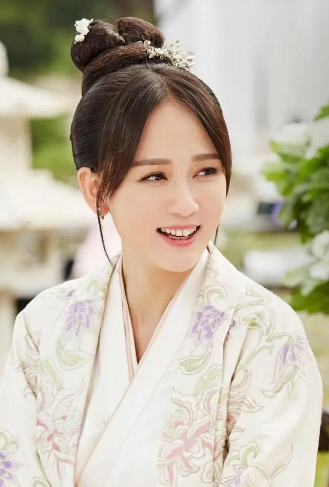 女星陈乔恩自曝确诊盲肠炎，出现腹泻胃痛症状，手术后恢复不错