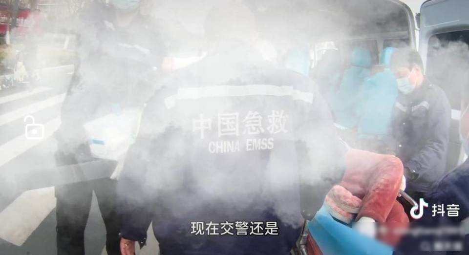 上街碰瓷被儿子怒吼的患癌老太去世了