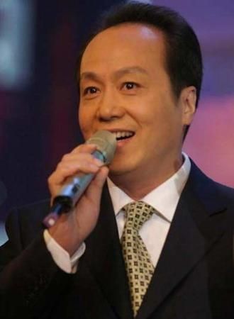 新闻联播最敬业主持人，25年无差错，死后万人送葬