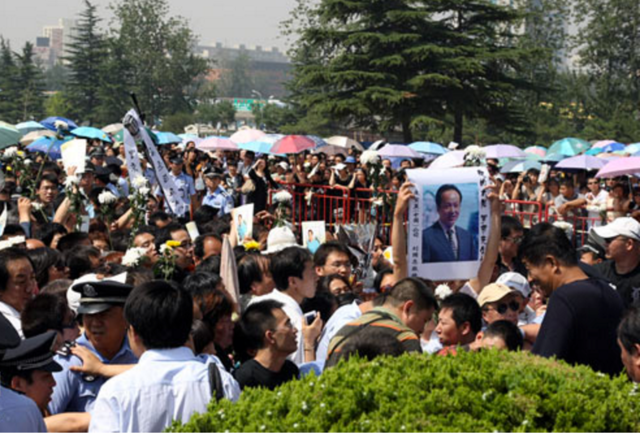 新闻联播最敬业主持人，25年无差错，死后万人送葬