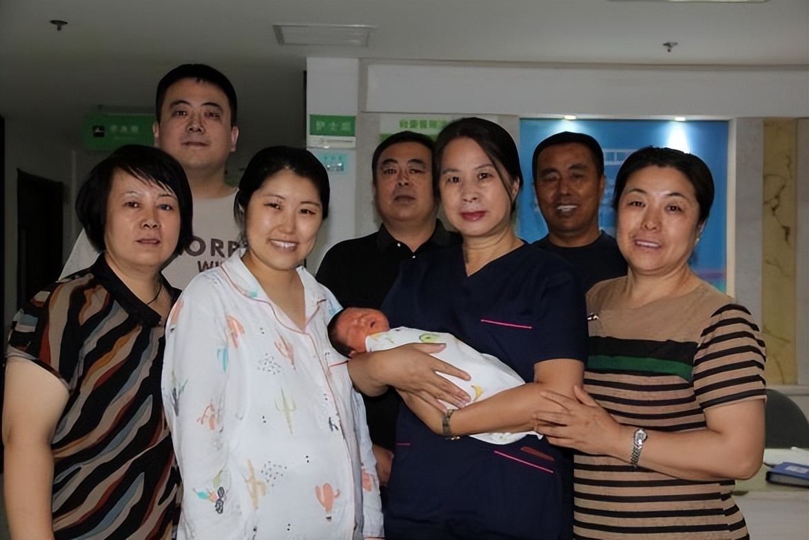 好巧!母子二人时隔27年被同一医生接生