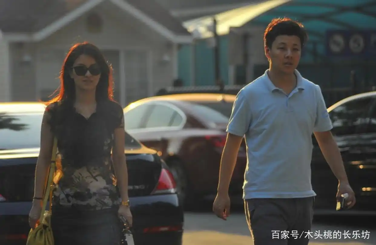 41岁涂经纬罕谈撒贝宁，曾相爱4年，分手后有“边界感”各自幸福
