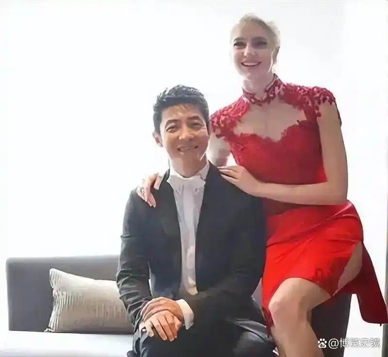 央视颜值天花板涂经纬，与撒贝宁同居 4 年转身嫁富商，今现状令人唏嘘