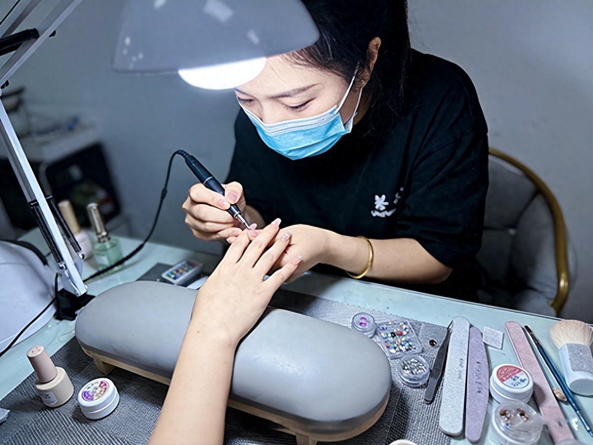 沈阳美甲美睫学校推荐 揭秘统丽美甲美睫培训费用