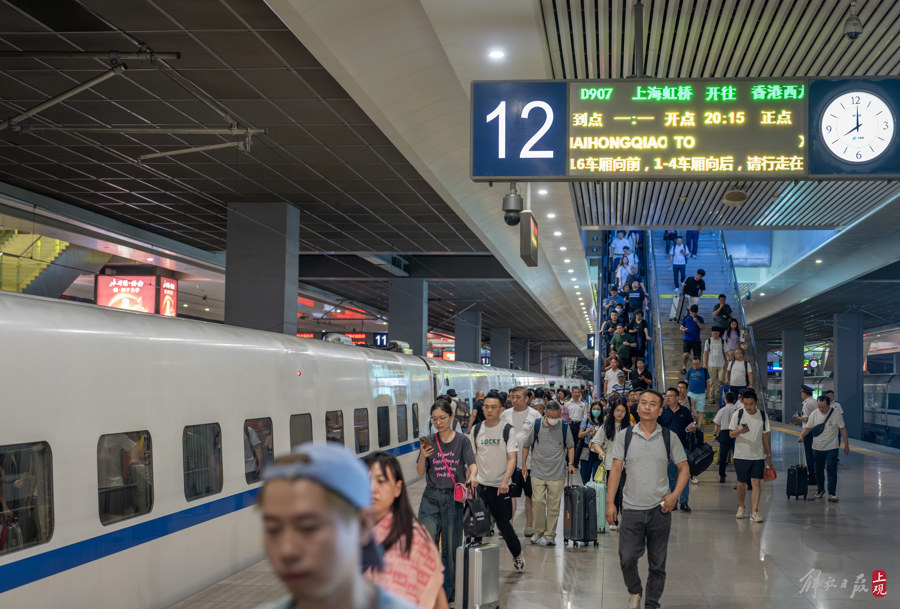 京港、沪港间高铁动卧列车夕发朝至 刚学会了粤语的“高姐”想去香港玩