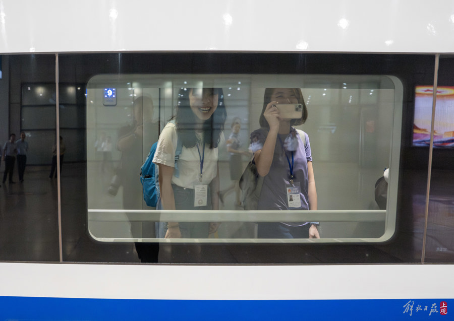 京港、沪港间高铁动卧列车夕发朝至 刚学会了粤语的“高姐”想去香港玩