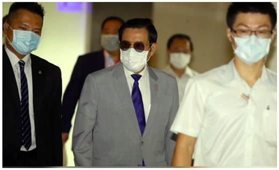 批蔡英文把台湾推到战争边缘后被民进党当局“反击”，马英九：代表我们打到了要害