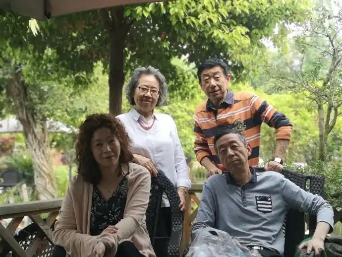 起底张国立和前妻罗秀春的那些年，那些事儿！