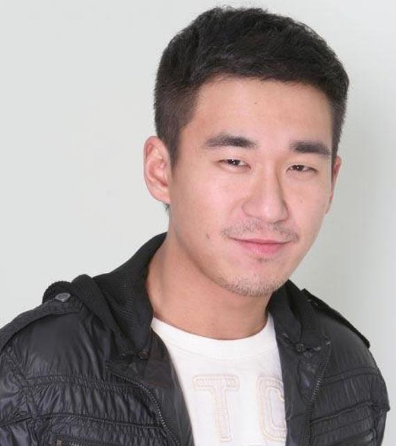 她是张国立前妻，单身后单身31年，亲生儿子是她一生的痛