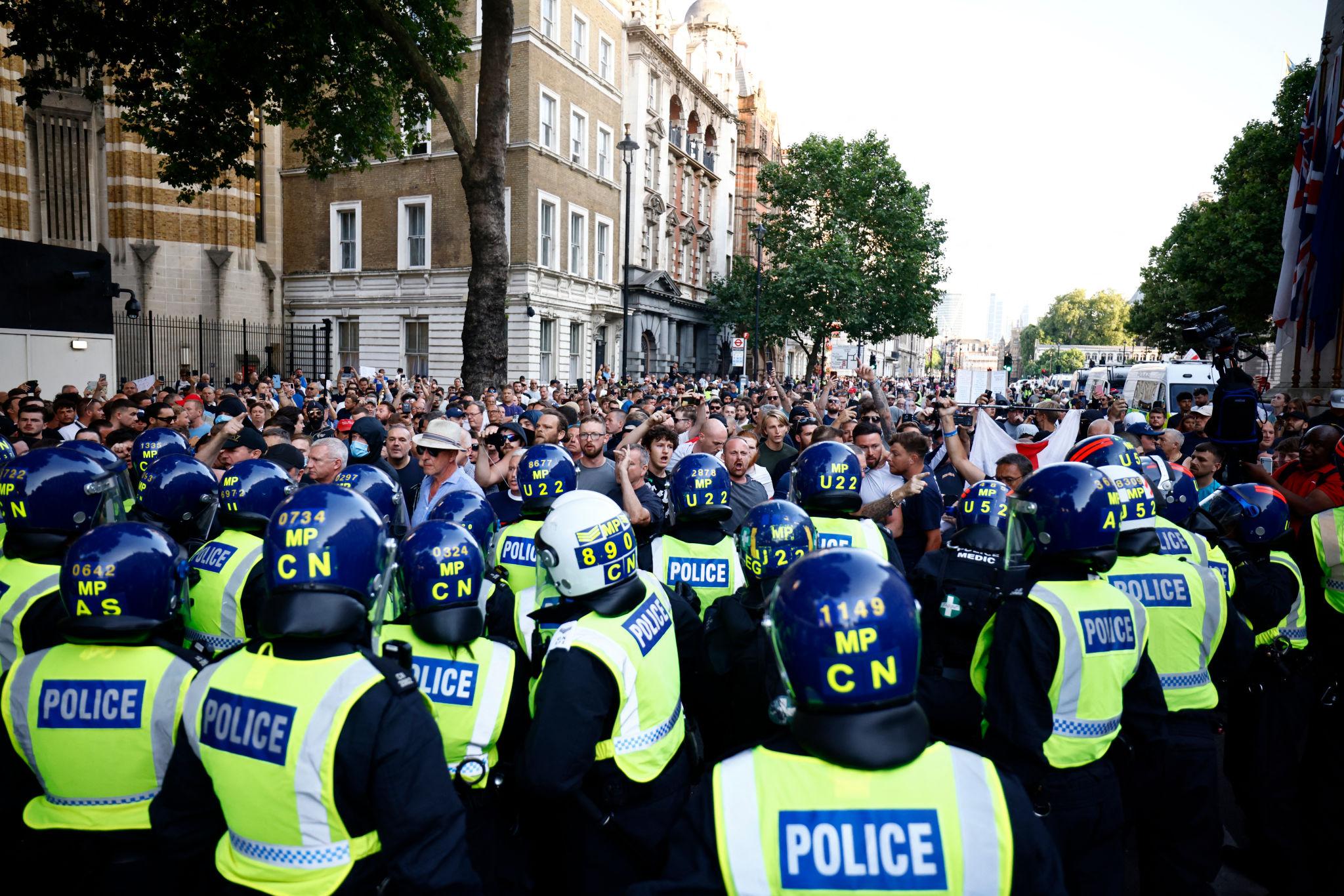 公投脱欧十年整，英国到底是赚了，还是亏了？