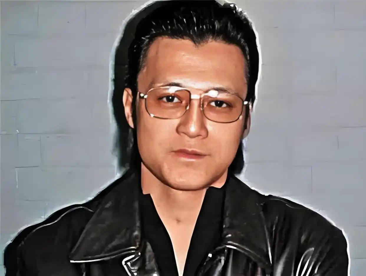 纪实：新义安大佬李泰龙，曾率20个手下打赢200人，凌晨暴毙街头