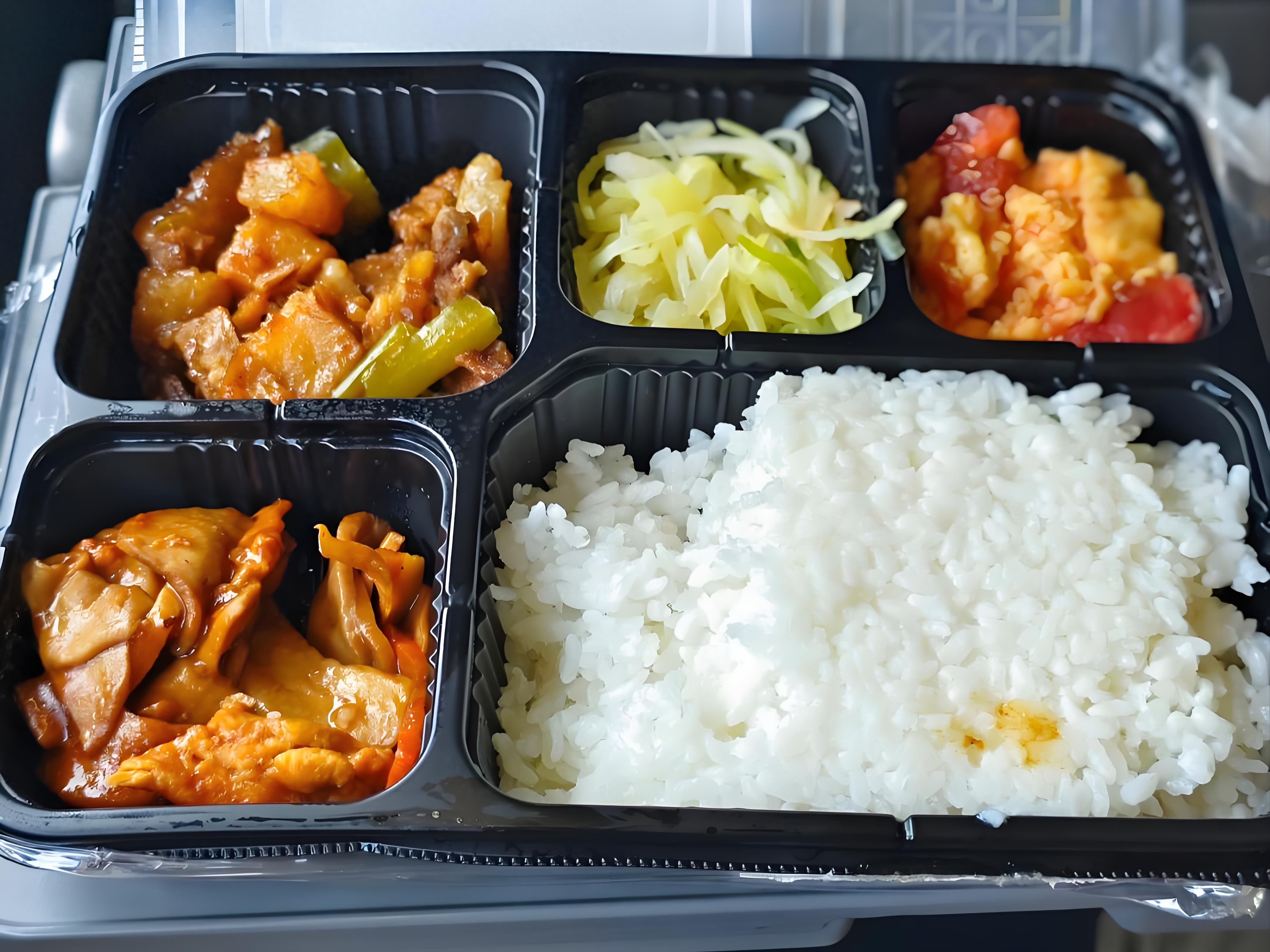 缅甸总统坐中国高铁到上海，还体验了一把高铁盒饭