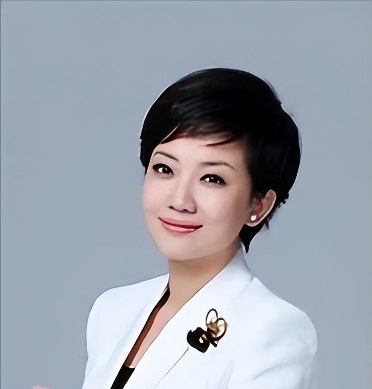 电视新闻主播完成调整，两位人选引人注目，康辉遗憾落选？