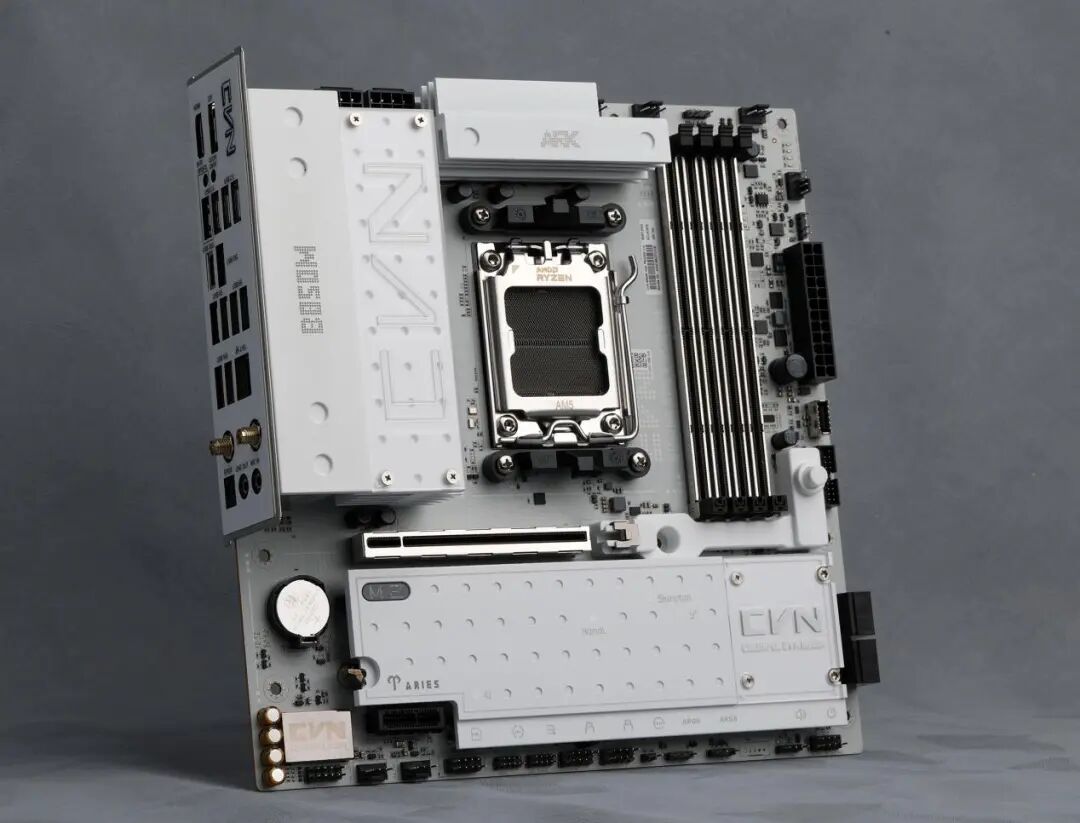 1199元获得17相供电、80A MOS与DDR5 8400内存：七彩虹B850M ARK方舟主板测试