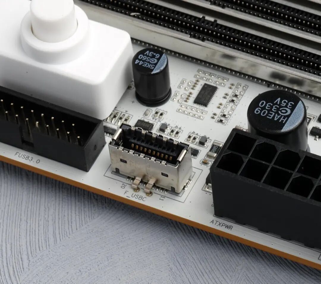 1199元获得17相供电、80A MOS与DDR5 8400内存：七彩虹B850M ARK方舟主板测试