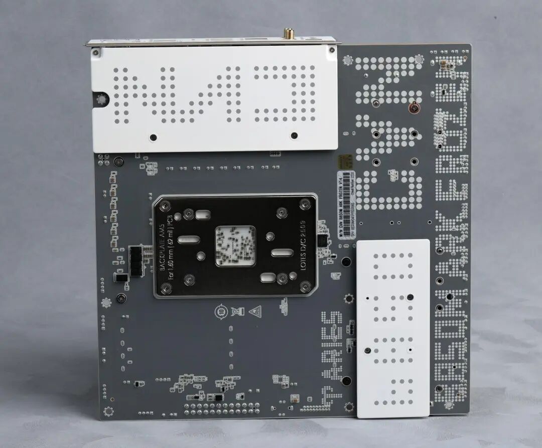 1199元获得17相供电、80A MOS与DDR5 8400内存：七彩虹B850M ARK方舟主板测试