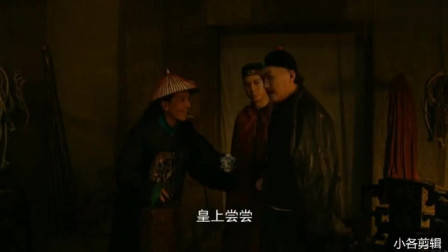 碰瓷党遇上女司机,别以为不敢撞你,男子当场被活活撞飞!