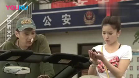 碰瓷党遇上女司机,别以为不敢撞你,男子当场被活活撞飞!