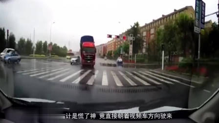 碰瓷党遇上女司机,别以为不敢撞你,男子当场被活活撞飞!