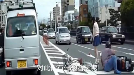 碰瓷党遇上女司机,别以为不敢撞你,男子当场被活活撞飞!