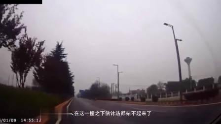 碰瓷党遇上女司机,别以为不敢撞你,男子当场被活活撞飞!