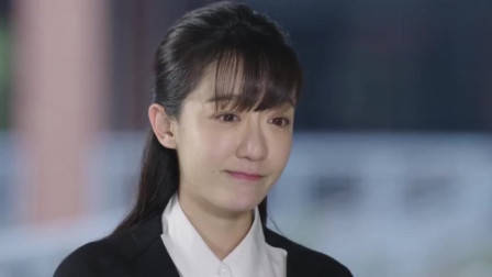 碰瓷党遇上女司机,别以为不敢撞你,男子当场被活活撞飞!