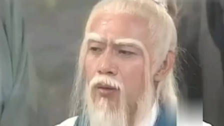 碰瓷党遇上女司机,别以为不敢撞你,男子当场被活活撞飞!