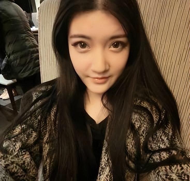 鹿晗背景有多硬？王思聪不敢评价他，时尚主编尊称他为少爷
