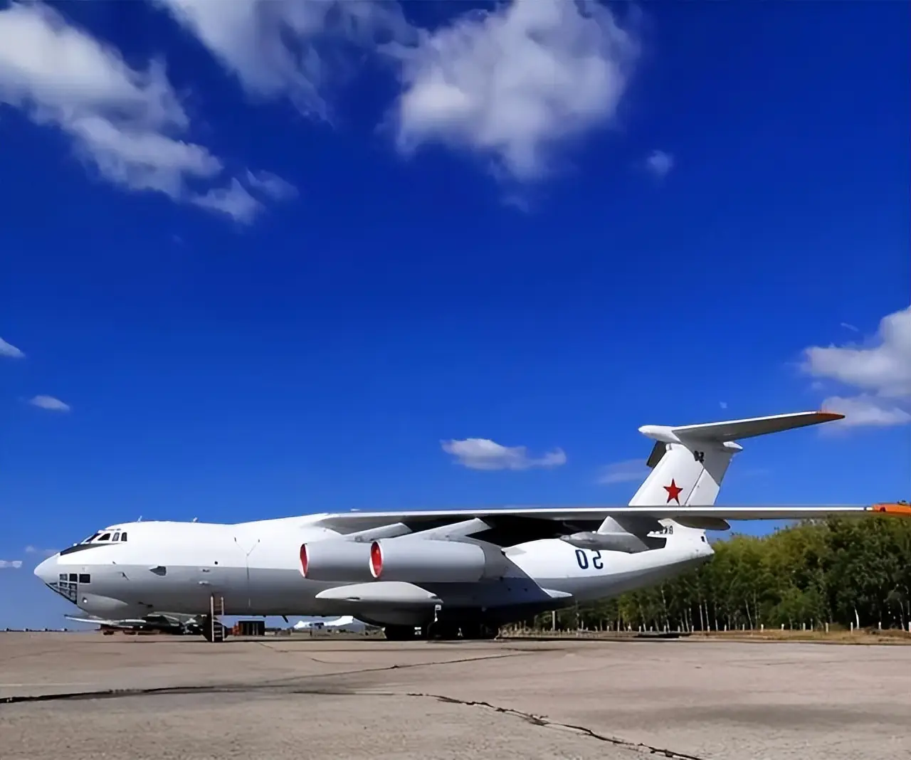 中国太聪明了：趁着俄罗斯武器滞销，一口气订购20架大飞机