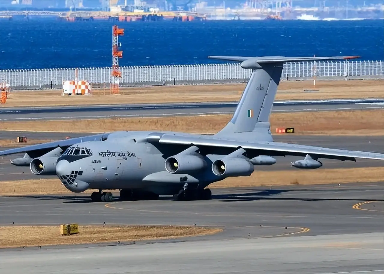 中国太聪明了：趁着俄罗斯武器滞销，一口气订购20架大飞机