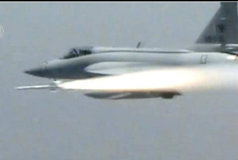 枭龙首次实战:巴基斯坦击落伊朗无人机