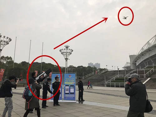 湖北武汉警方装备国产电磁步枪 反制无人机非法闯入