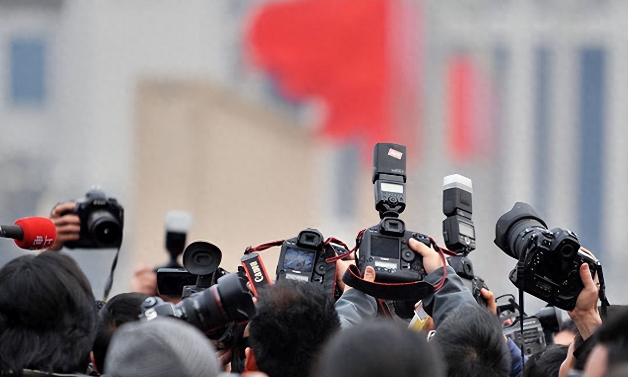 张雪峰没说透！我来告诉你，记者到底是不是一个光鲜亮丽的职业？